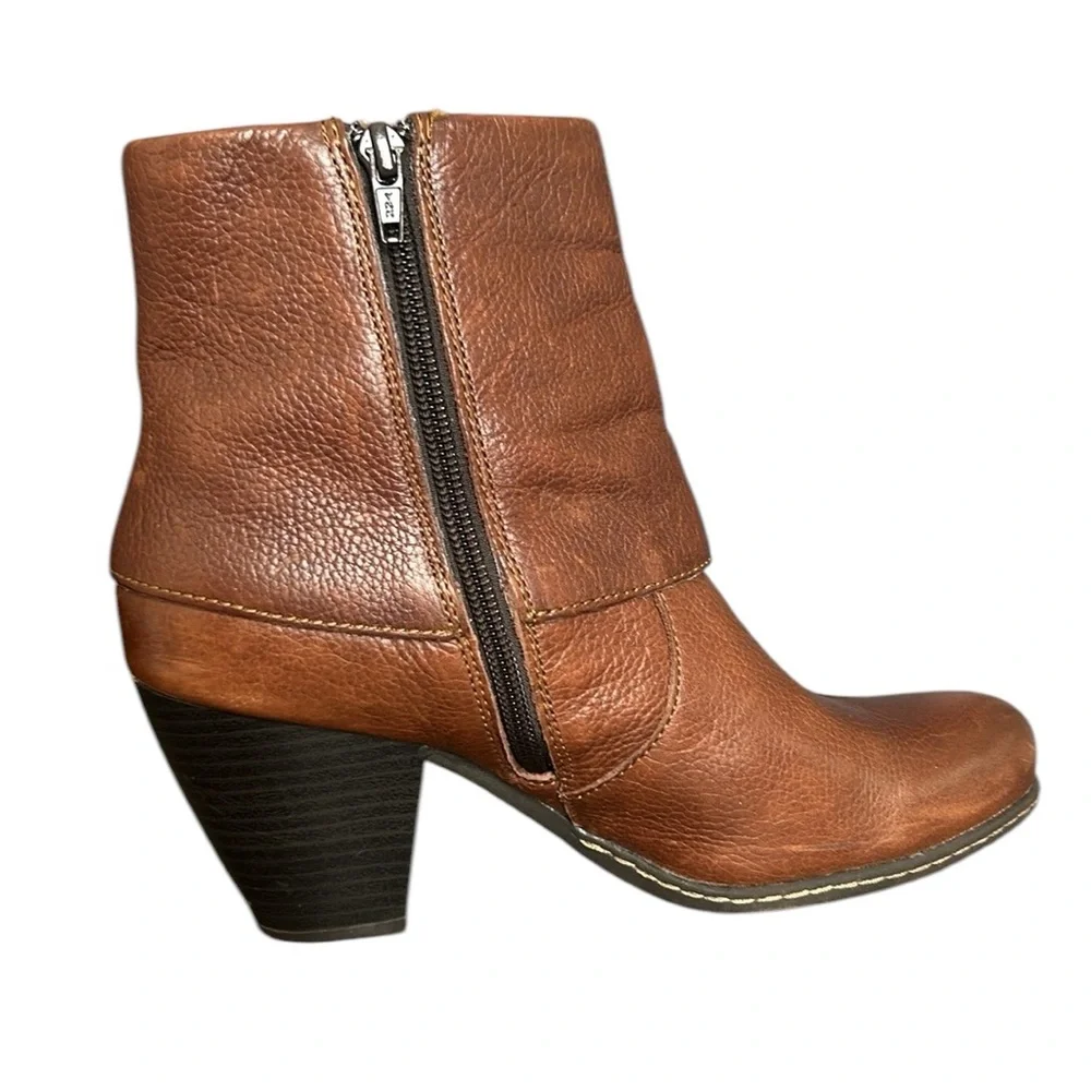 B.O.C Born Concept Traipse Brown Leather Booties‎ Cuffed Double Buckle 7/38